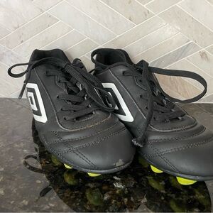 Umbro Finale Soccer Cleats Youth Size 2